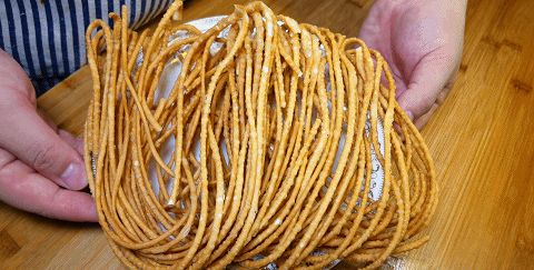 丝瓜别只炒着吃,搭配上"馓子"做营养汤,不用主食也能吃饱