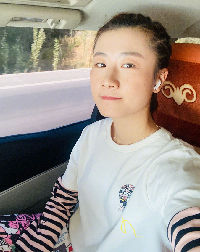 丁宁丁宁31岁退役入学北大当学生，平时打扮的太年轻，挺像学生休闲区蓝鸢梦想 - Www.slyday.coM