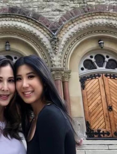 李婉华和女儿合照曝光,18岁爱女高鼻梁大眼睛,母女俩贴脸如姐妹休闲区蓝鸢梦想 - Www.slyday.coM 李婉华和女儿合照曝光,18岁爱女高鼻梁大眼睛,母女俩贴脸如姐妹休闲区蓝鸢梦想 - Www.slyday.coM