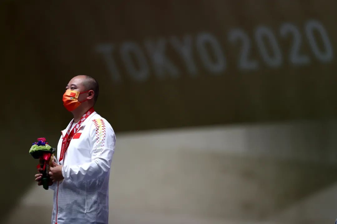 一个失去左腿，一个失去右腿，然而……东京残奥会上，来自成都的他们令人感动振奋！休闲区蓝鸢梦想 - Www.slyday.coM