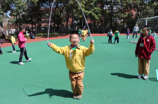 为长高，女孩每天被逼跳绳3000个，医院报告一出妈妈慌了休闲区蓝鸢梦想 - Www.slyday.coM