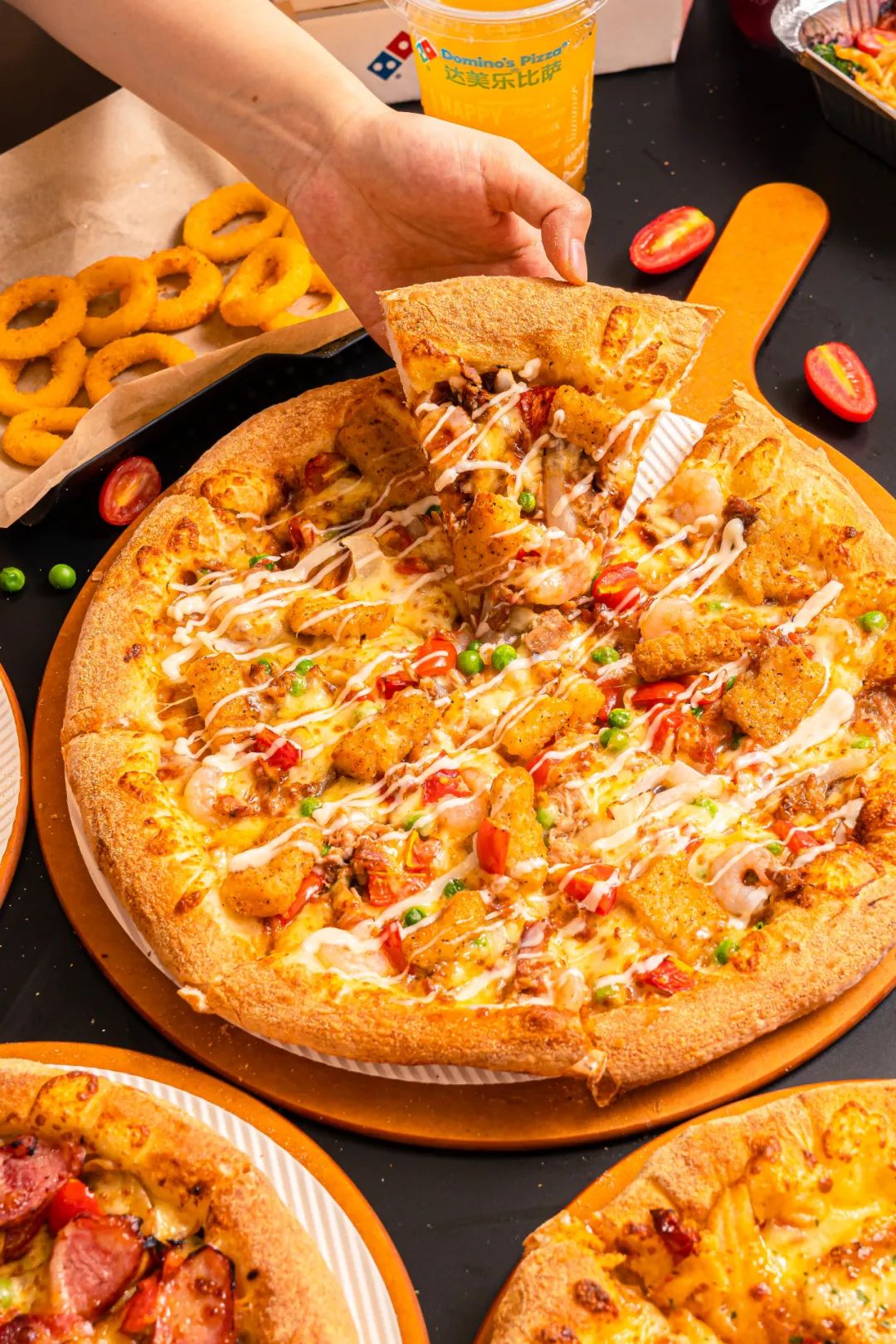 达美乐全新「金枪鱼海鲜荟萃比萨」来袭,创新升级「双底酱」更美味!