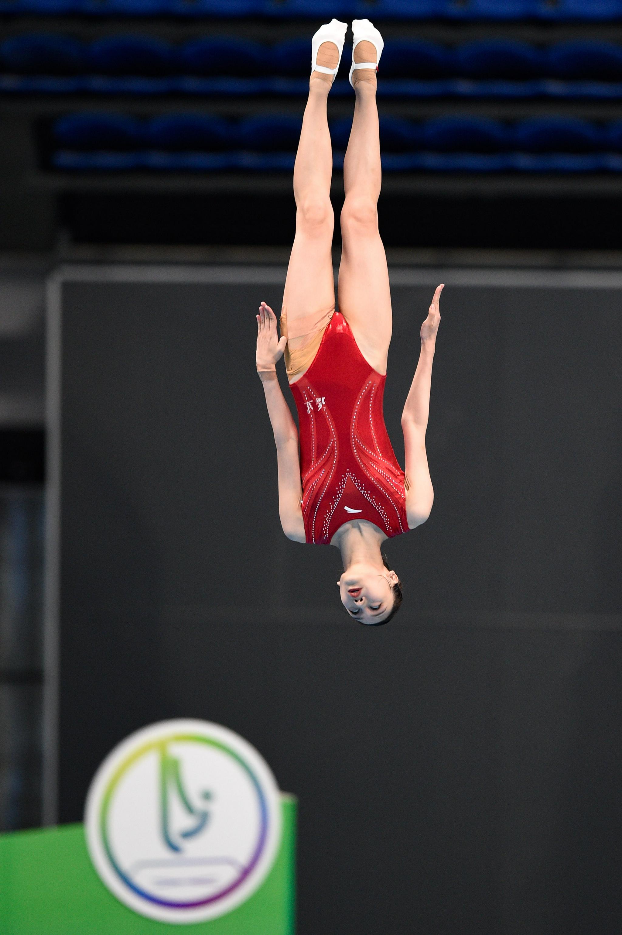 新华社记者 许雅楠 摄9月6日,福建队选手刘灵玲(右)和教练员昝杰在