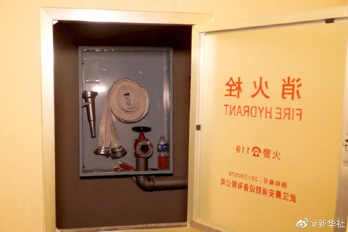 湖北一酒店消火栓箱门和箱体间隔1米负责人回应为美观