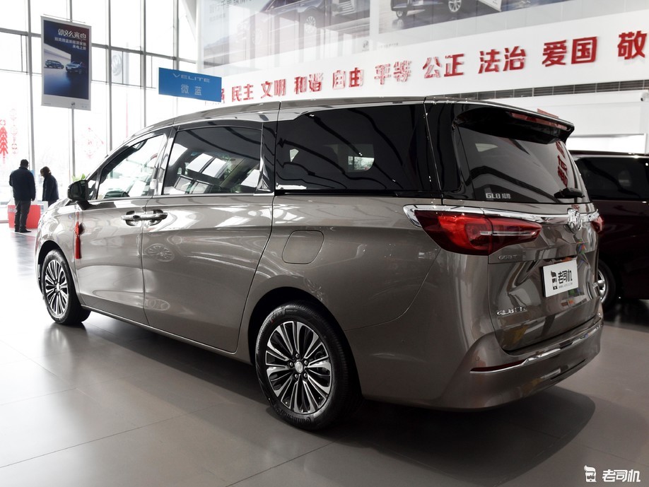 高性价比7座"神车" 小哥带你一起看别克gl8