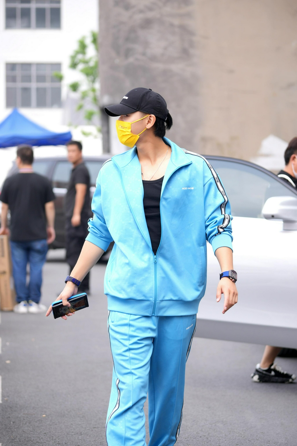 黄子韬最新路透照曝光 穿运动套装头戴鸭舌帽时尚感满分|黄子韬|路透