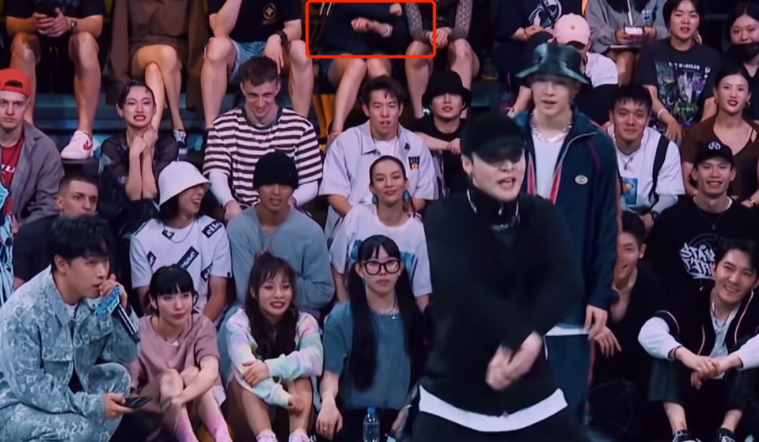 张艺兴疑在《这街》抄袭?王一博当面指出,并用同样的动作回应休闲区蓝鸢梦想 - Www.slyday.coM 张艺兴疑在《这街》抄袭?王一博当面指出,并用同样的动作回应休闲区蓝鸢梦想 - Www.slyday.coM