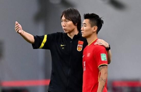 国足变阵首发浮现!4大归化有望齐首发,洛国富阿兰搭档中场休闲区蓝鸢梦想 - Www.slyday.coM