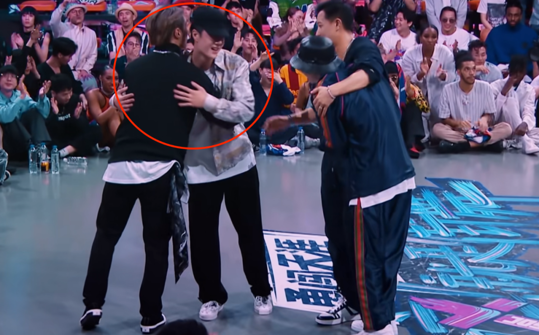 张艺兴疑在《这街》抄袭?王一博当面指出,并用同样的动作回应休闲区蓝鸢梦想 - Www.slyday.coM 张艺兴疑在《这街》抄袭?王一博当面指出,并用同样的动作回应休闲区蓝鸢梦想 - Www.slyday.coM