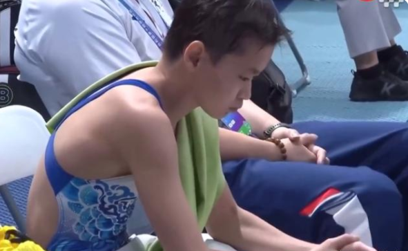 逆转第一!全红婵全运会207C动作再次失误,何教练:没事别紧张休闲区蓝鸢梦想 - Www.slyday.coM 逆转第一!全红婵全运会207C动作再次失误,何教练:没事别紧张休闲区蓝鸢梦想 - Www.slyday.coM