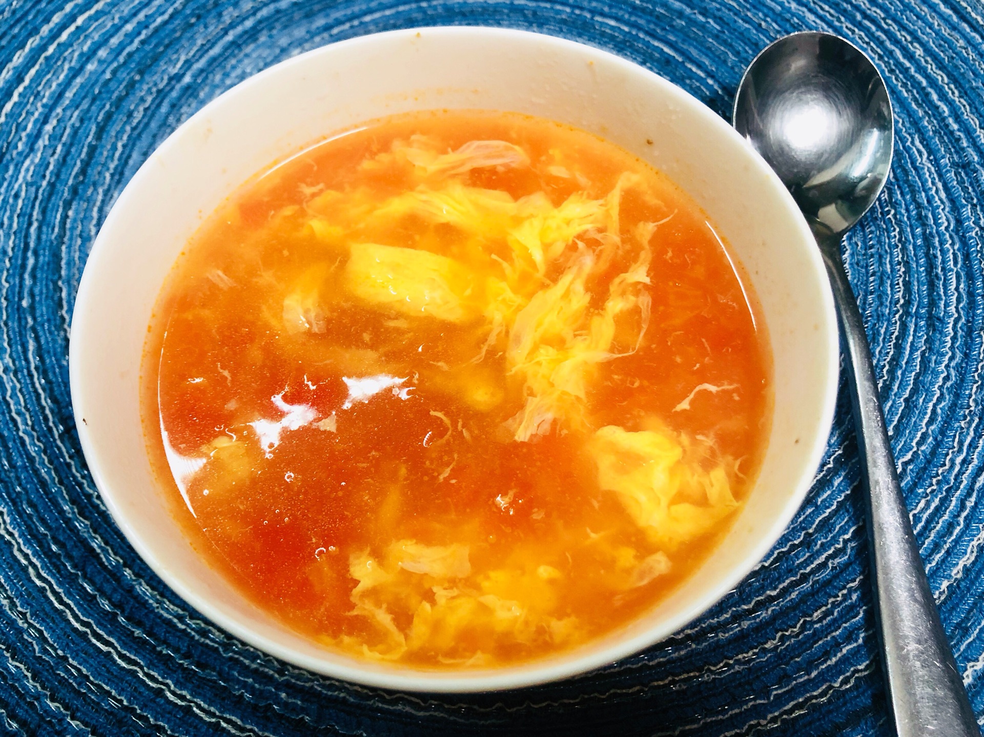 早晨泡面吃到吐教你一道鲜美异常酸甜可口鸡蛋柿子汤