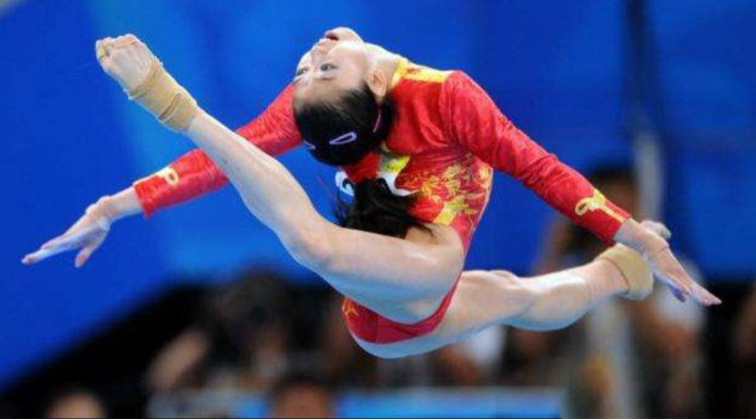 她是中国体操皇后,如今胖了70多斤,退役后当上副院长现仍单身|程菲