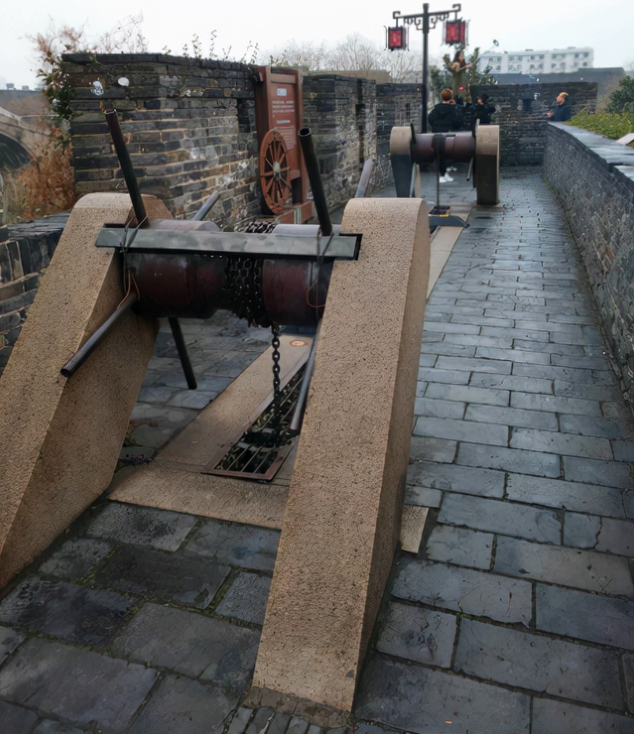 正阳门有一座千斤闸看完之后才知道古人力托千斤闸根本不可能