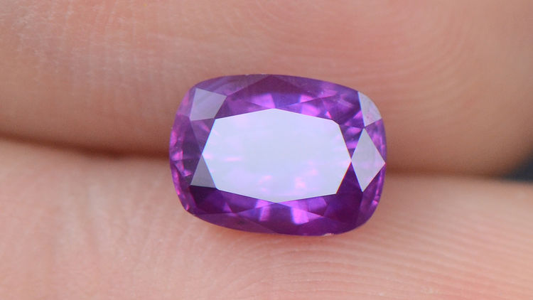 如何挑选紫色蓝宝石?