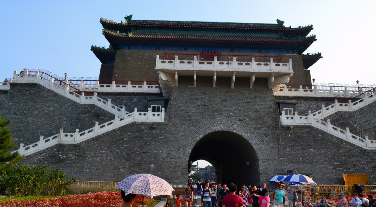 正阳门有一座千斤闸看完之后才知道古人力托千斤闸根本不可能