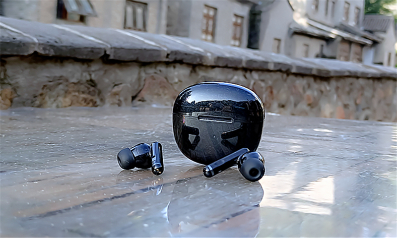 通透静谧无缝切换降噪音质可以兼得qcyht03耳机测评