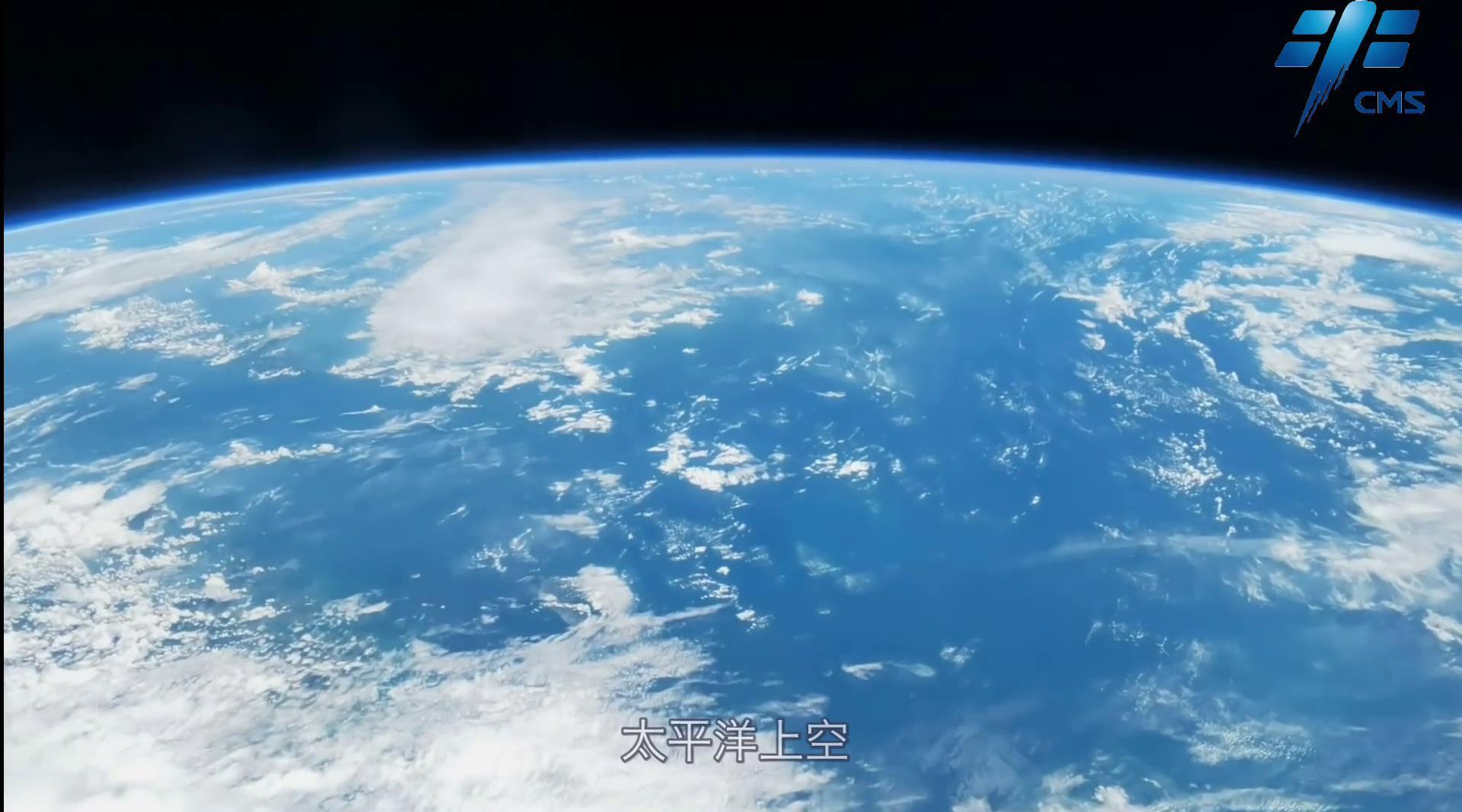 航天员汤洪波在太空卧房看地球 来源