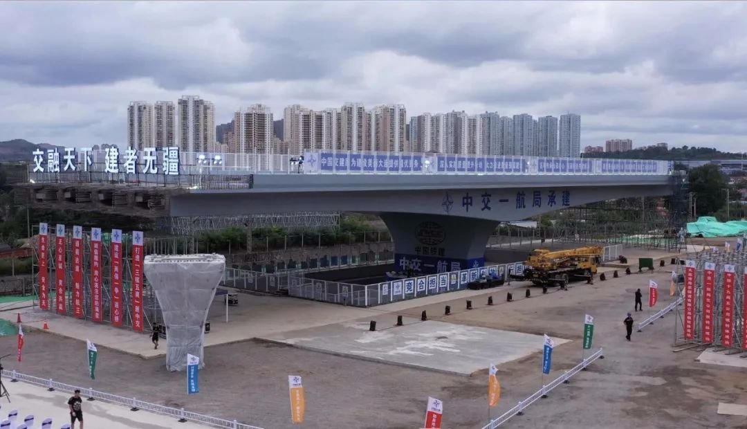 光明路延伸线:6500吨主体桥转体安装 全线贯通基础奠定|铁路_新浪新闻