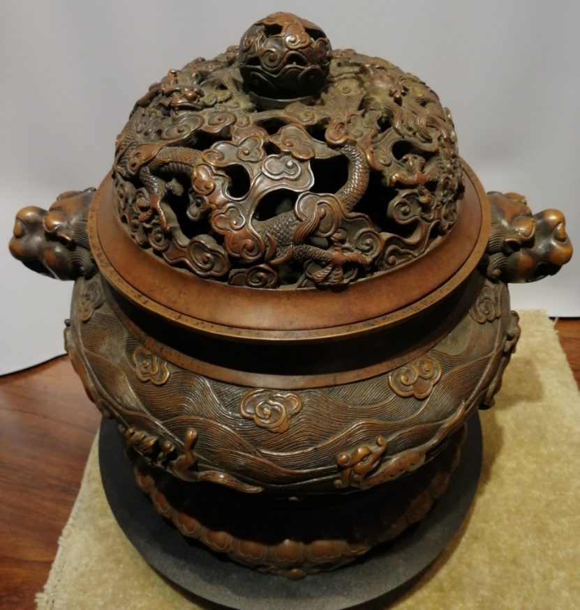 (紫铜海兽纹狮耳三层熏香炉,企业供图,央广网发)