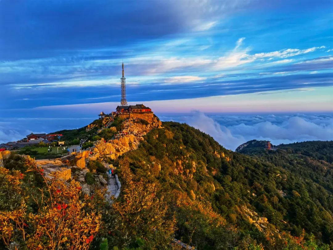 泰山云海一起出现9月6日早上清清爽爽的秋天来了"秋老虎"将要彻底离开