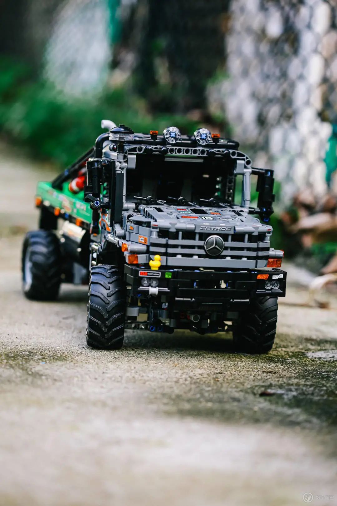 图赏:乐高机械组 42129 梅赛德斯奔驰 zetros 越野卡车__财经头条