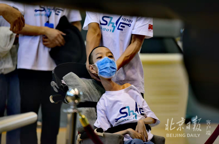 体重18公斤渐冻症新生邢益凡正式入学，回应被称为中国“霍金”休闲区蓝鸢梦想 - Www.slyday.coM