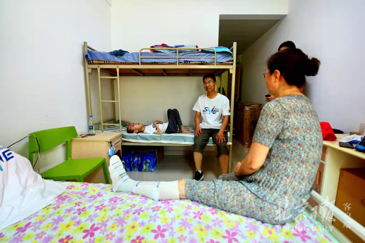 体重18公斤渐冻症新生邢益凡正式入学，回应被称为中国“霍金”休闲区蓝鸢梦想 - Www.slyday.coM