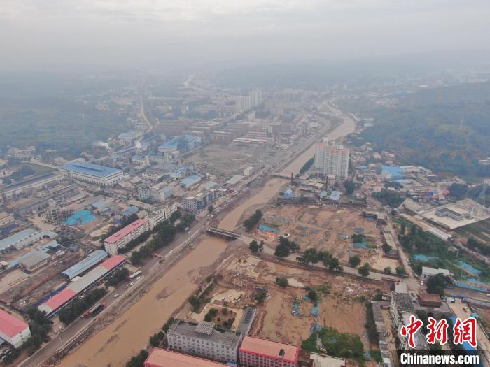 图为9月3日航拍灾后重建的郑州市巩义米河镇. 阚力 摄