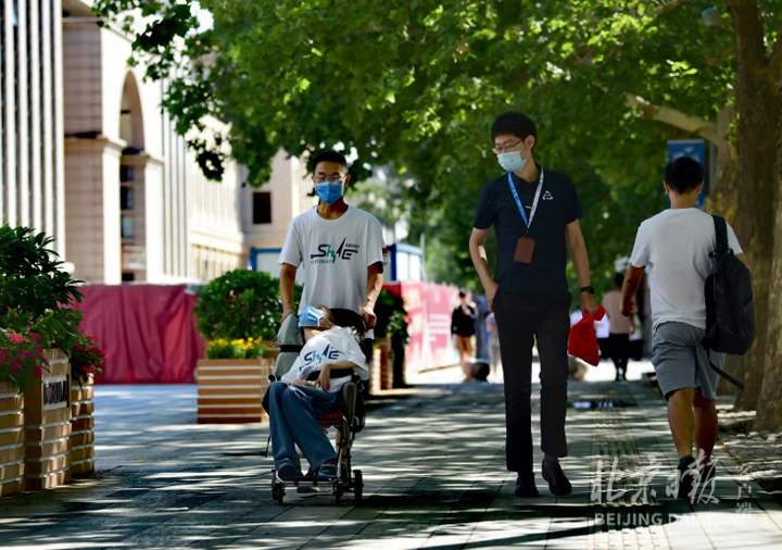 体重18公斤渐冻症新生邢益凡正式入学，回应被称为中国“霍金”休闲区蓝鸢梦想 - Www.slyday.coM