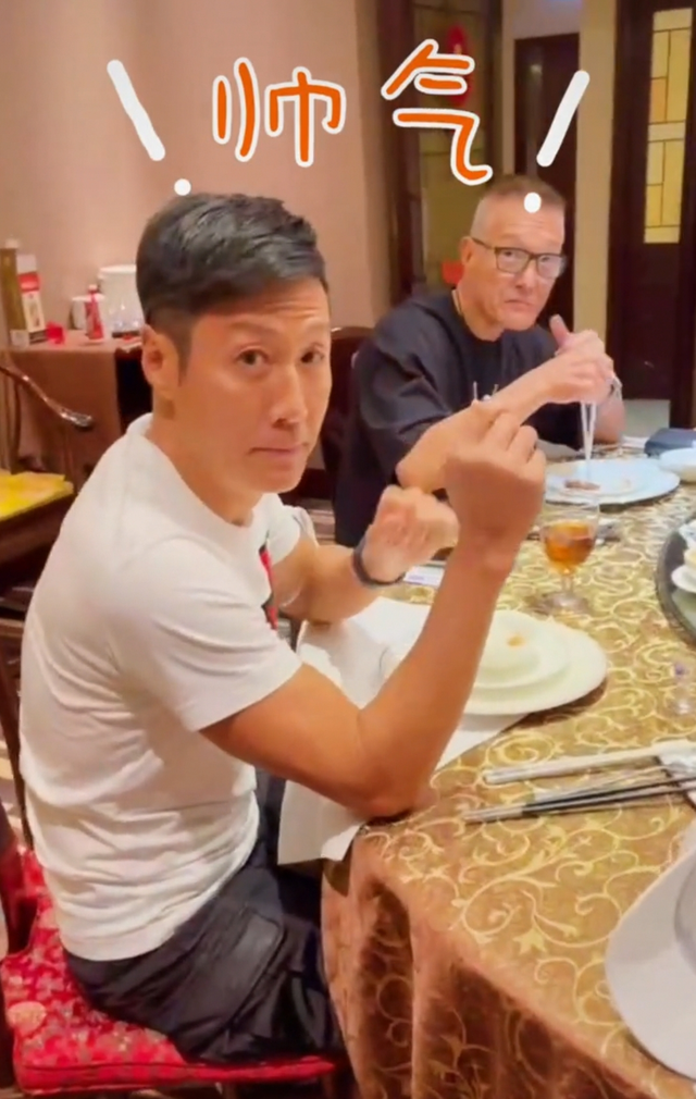 吴志雄晒星级饭局,请林国斌卢惠光喝好酒,饭店内景装修古色古香
