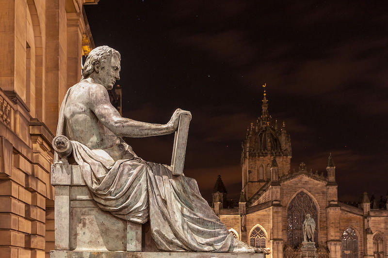 爱丁堡新城中的大卫·休谟雕像