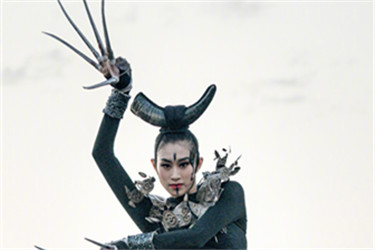 杨丽萍侄女小白兔跳长指甲舞,被赞太优秀,放弃小彩旗另捧接班人?