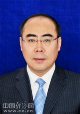 大会选举李岩松为大庆市人民政府市长,王崇廷为市人大常委会副主任