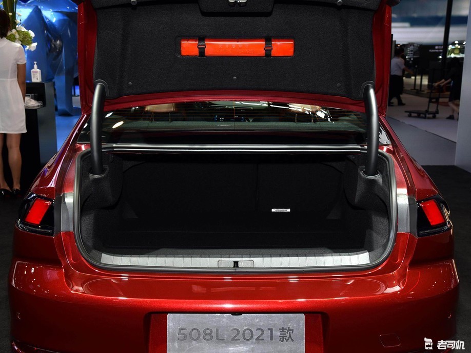 跑山劈弯都没问题 小哥带你一起看标致508