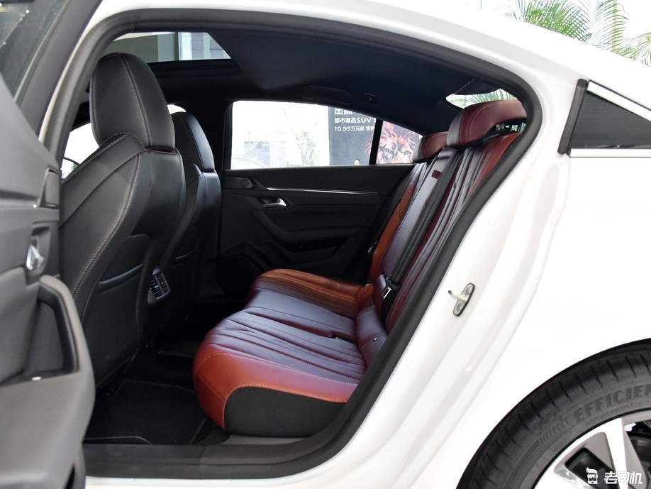 跑山劈弯都没问题 小哥带你一起看标致508