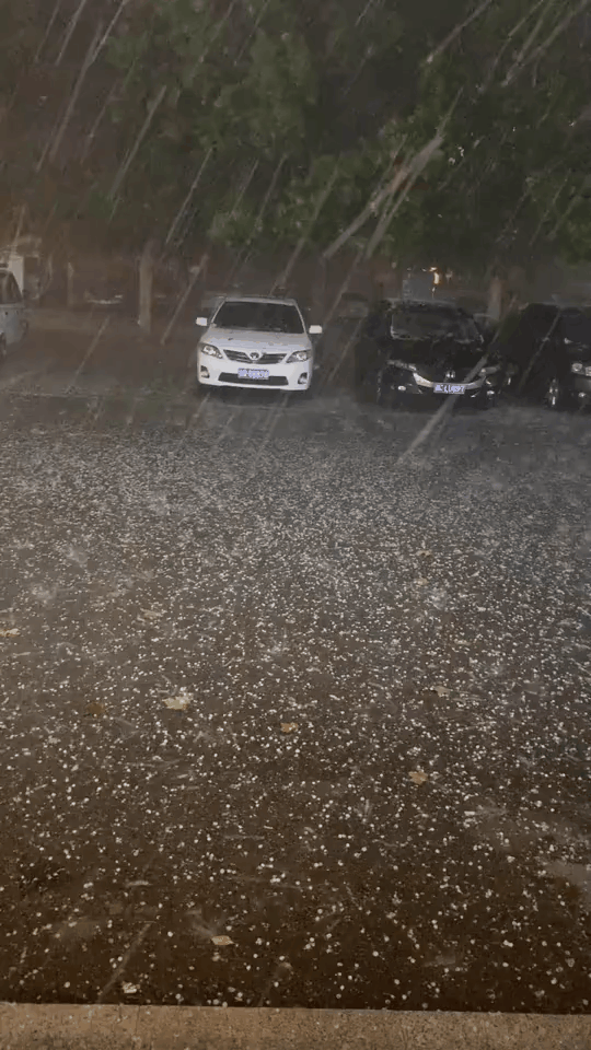 多警齐发今夜北京雷雨冰雹大风明天这里还有雨