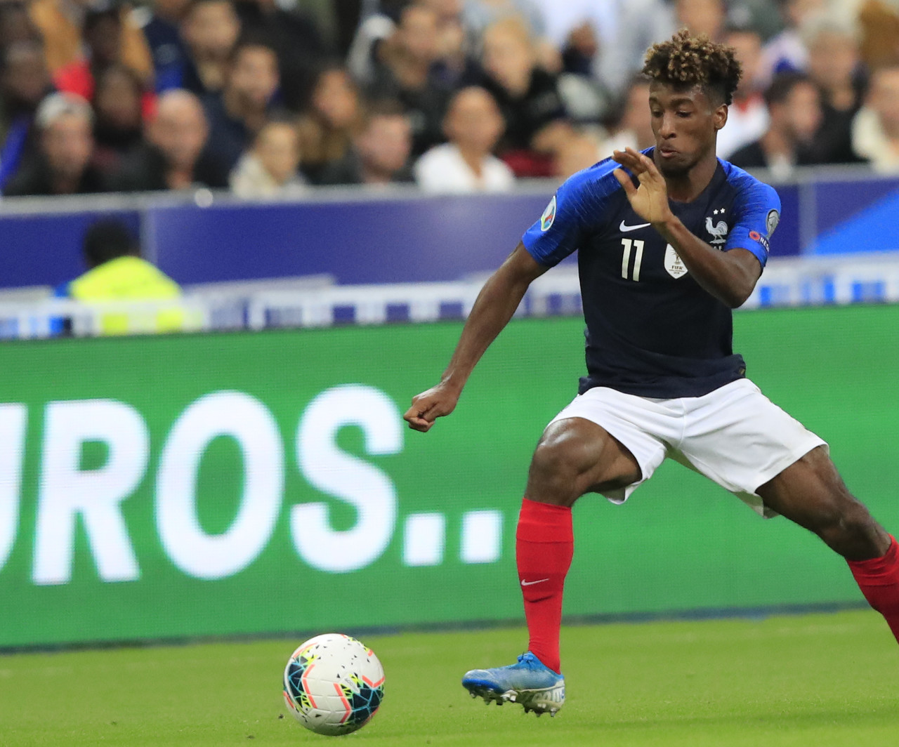 记者:金斯利-科曼小腿受伤将接受检查,本耶德尔补召进入法国队