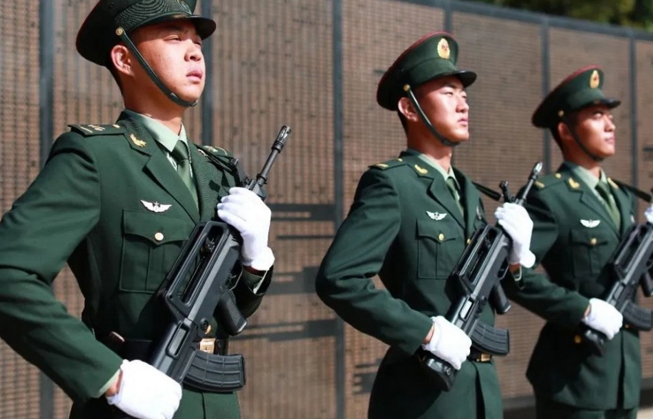 胜千言|致敬!暖心礼兵:刺刀对向敌人,温柔留给人民