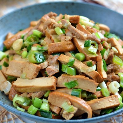 肉丝炒香辣豆腐|肉丝|青蒜|豆腐干_新浪新闻