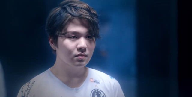 Rookie在上海开韩料店,一只炸鸡卖98?网友吐槽：太贵了!休闲区蓝鸢梦想 - Www.slyday.coM