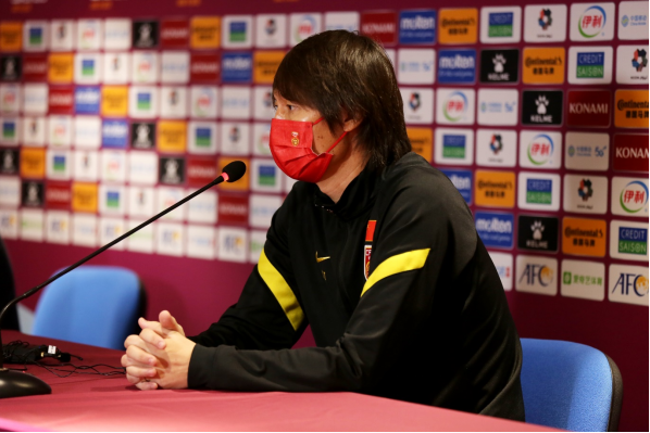 国足输日本赛后发布会，李铁说的2个问题，1个看得准1个伤自尊休闲区蓝鸢梦想 - Www.slyday.coM