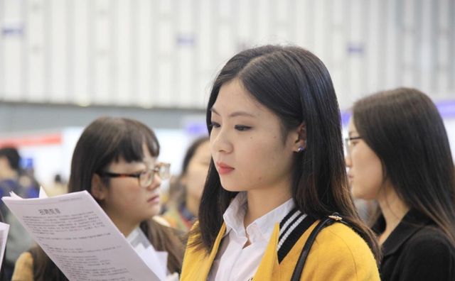 985女硕士失业,只因没眼界大学、专业、单位都选错,太可惜了休闲区蓝鸢梦想 - Www.slyday.coM