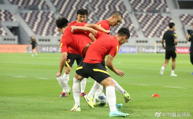 国足vs日本首发:变阵3中卫,武磊艾克森领衔李昂尹鸿博出战休闲区蓝鸢梦想 - Www.slyday.coM 国足vs日本首发:变阵3中卫,武磊艾克森领衔李昂尹鸿博出战休闲区蓝鸢梦想 - Www.slyday.coM