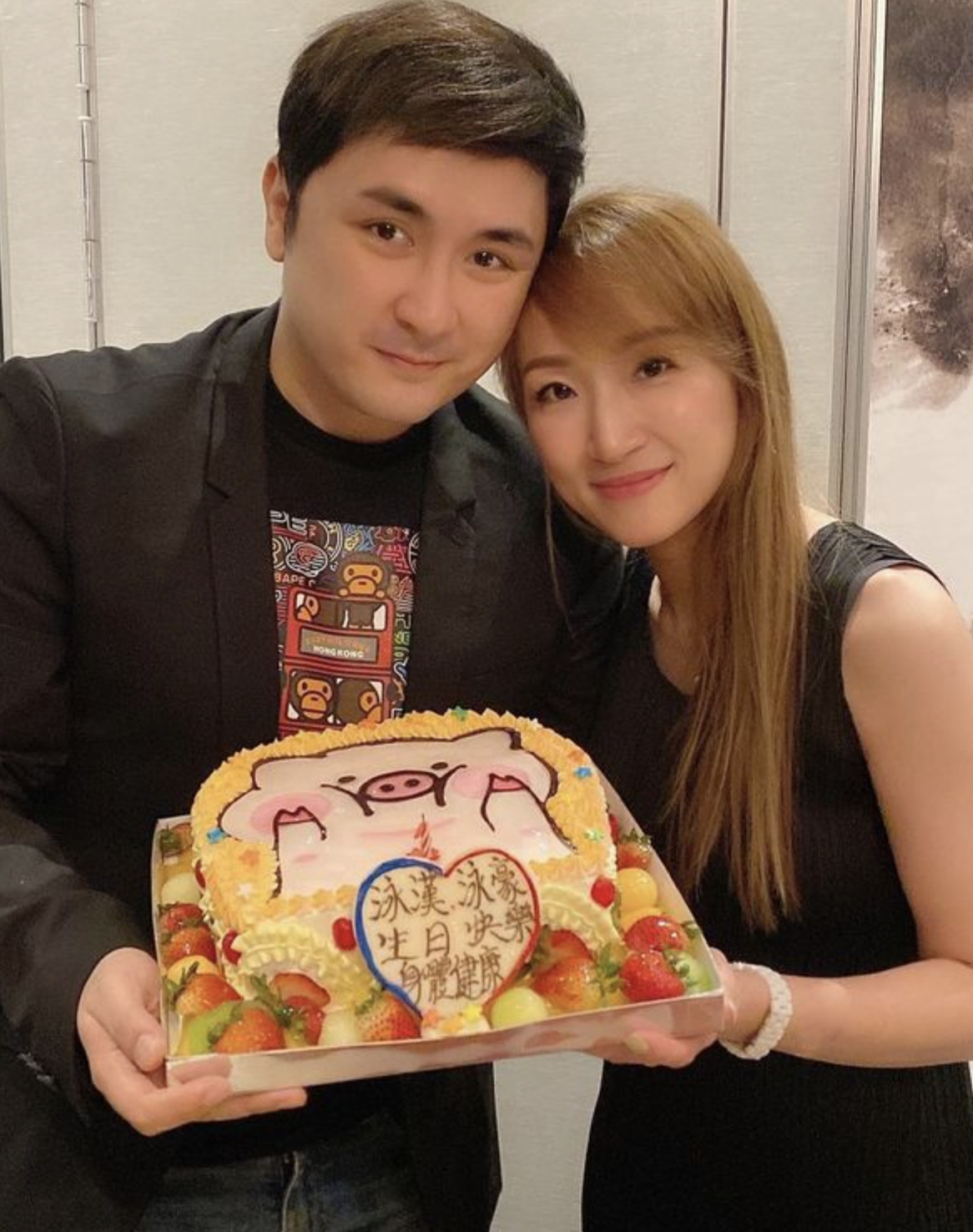 李泳豪携女友吃饭秀恩爱交往半年感情稳定李家鼎施明心急催婚