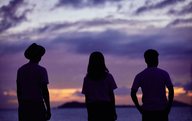 王冰冰素颜穿潜水服,腰肢纤细没有一丝赘肉,脸上一颗