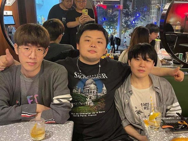 Rookie在上海开韩料店,一只炸鸡卖98?网友吐槽：太贵了!休闲区蓝鸢梦想 - Www.slyday.coM