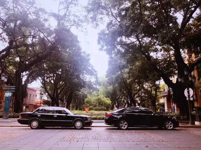 顶配45.08万？皇冠陆放加价10万，你会花宝马X3的价格买它吗？