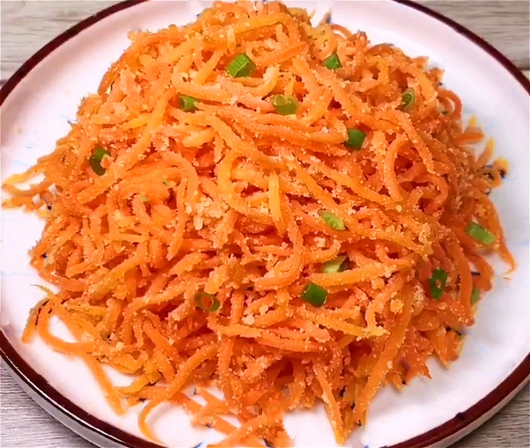 今天就为大家分享一道制作很简单,但是营养丰富的粉蒸萝卜丝,像这个