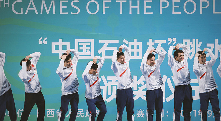 独家宠爱!全红婵给男团队友拍照,集体比心,师姐一幕太有爱休闲区蓝鸢梦想 - Www.slyday.coM 独家宠爱!全红婵给男团队友拍照,集体比心,师姐一幕太有爱休闲区蓝鸢梦想 - Www.slyday.coM