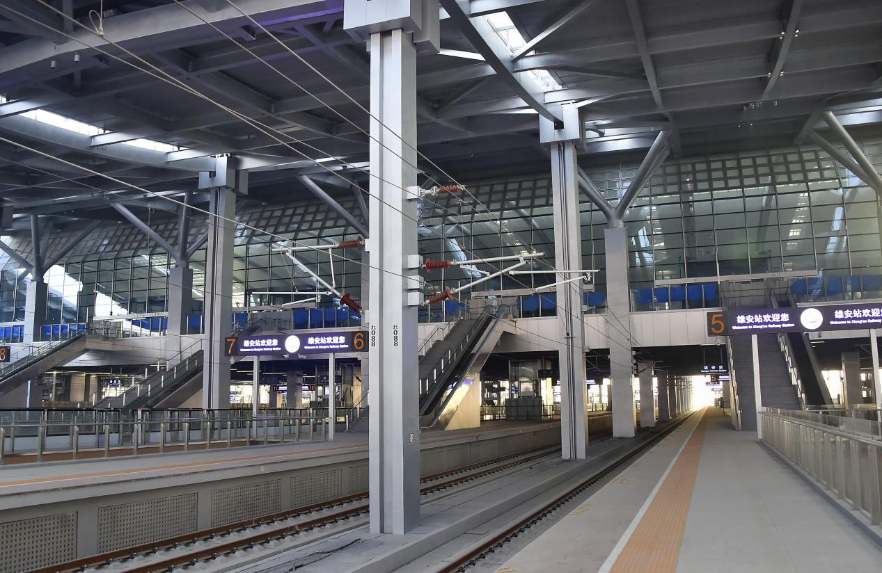 图为雄安站站台除了车站本身具备先进功能之外,为了在两年时间内建成